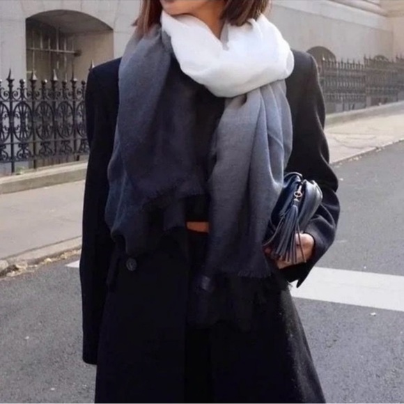 The Carly NWT Cushnie Grey Horizon Ombré Scarf. Lux oversized multi use,45 x 75. - Picture 3 of 9